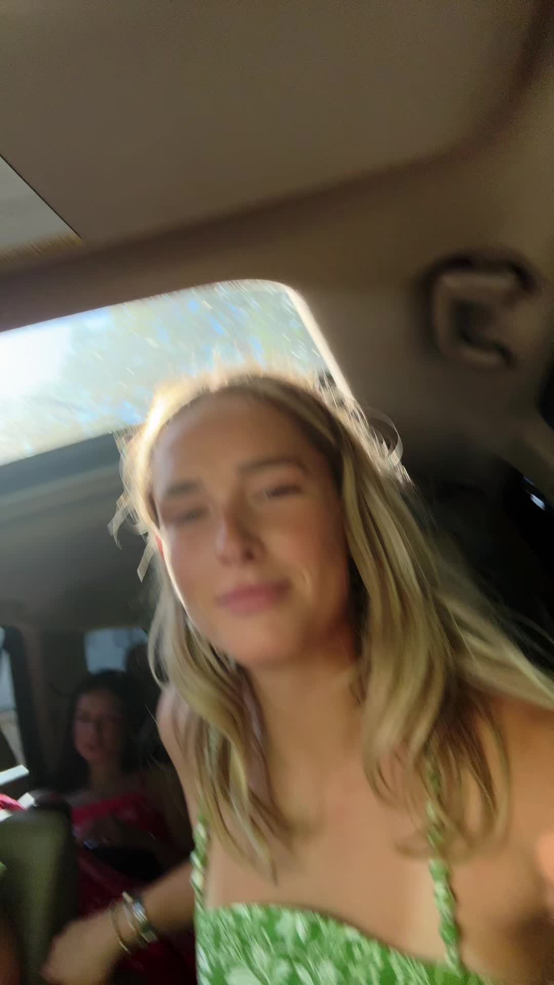 @•