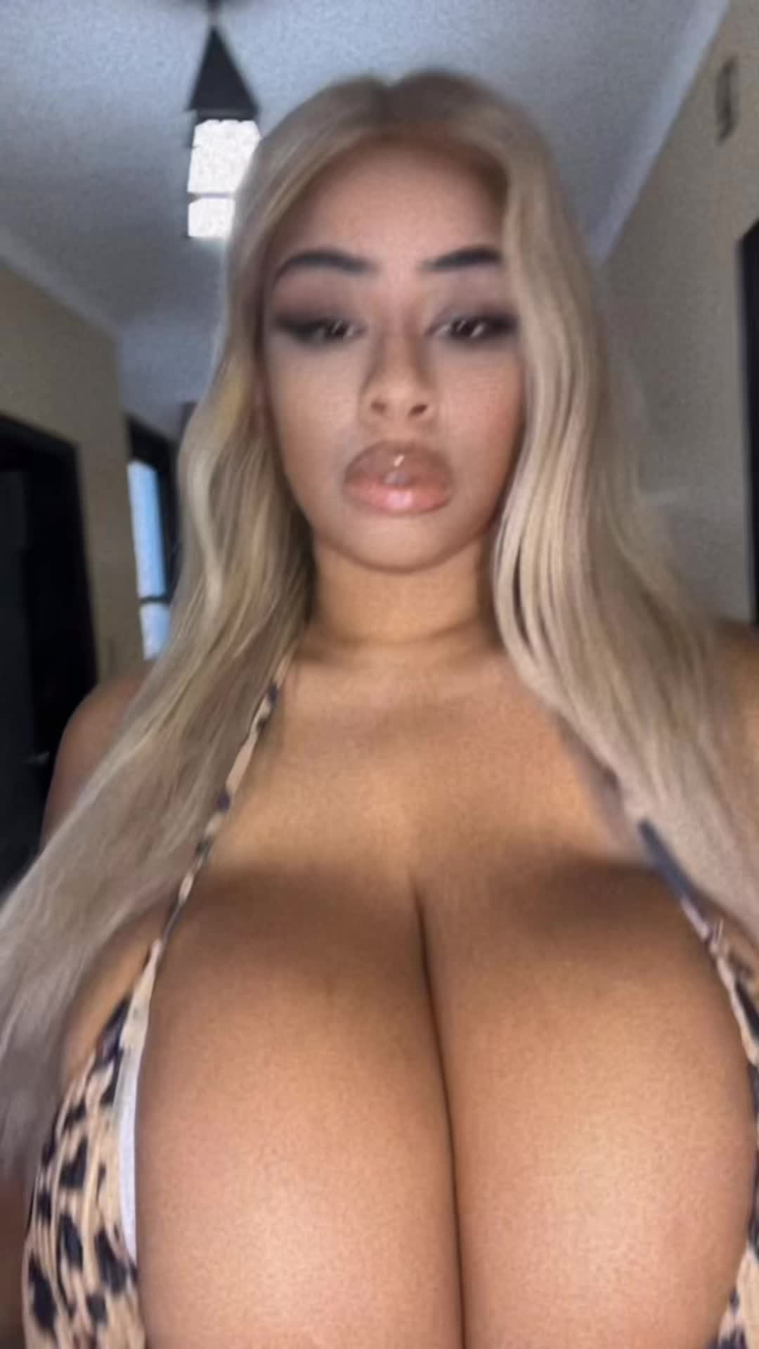 @Shotglassfullofglitter