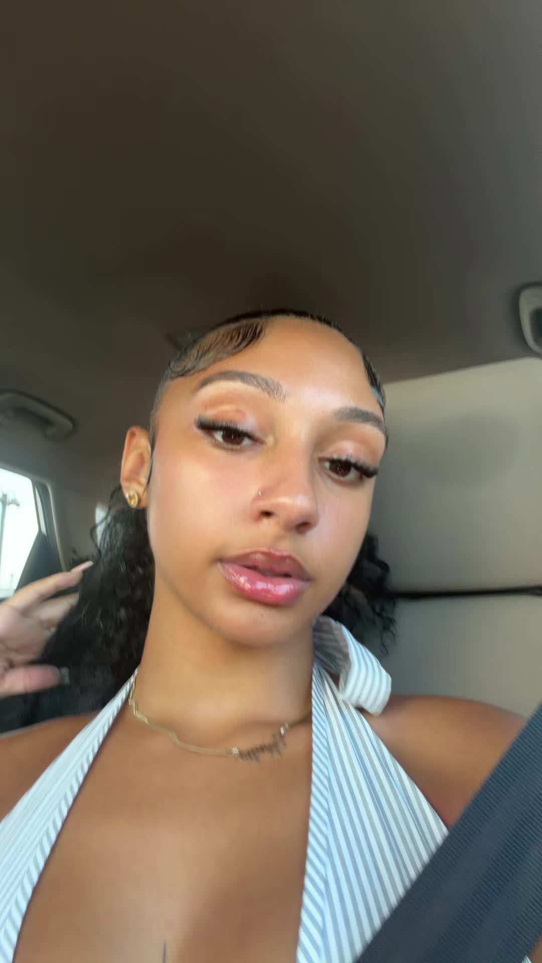 @🫰🏼