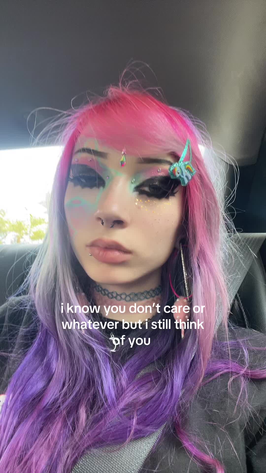 @Weird chick wit pink hair