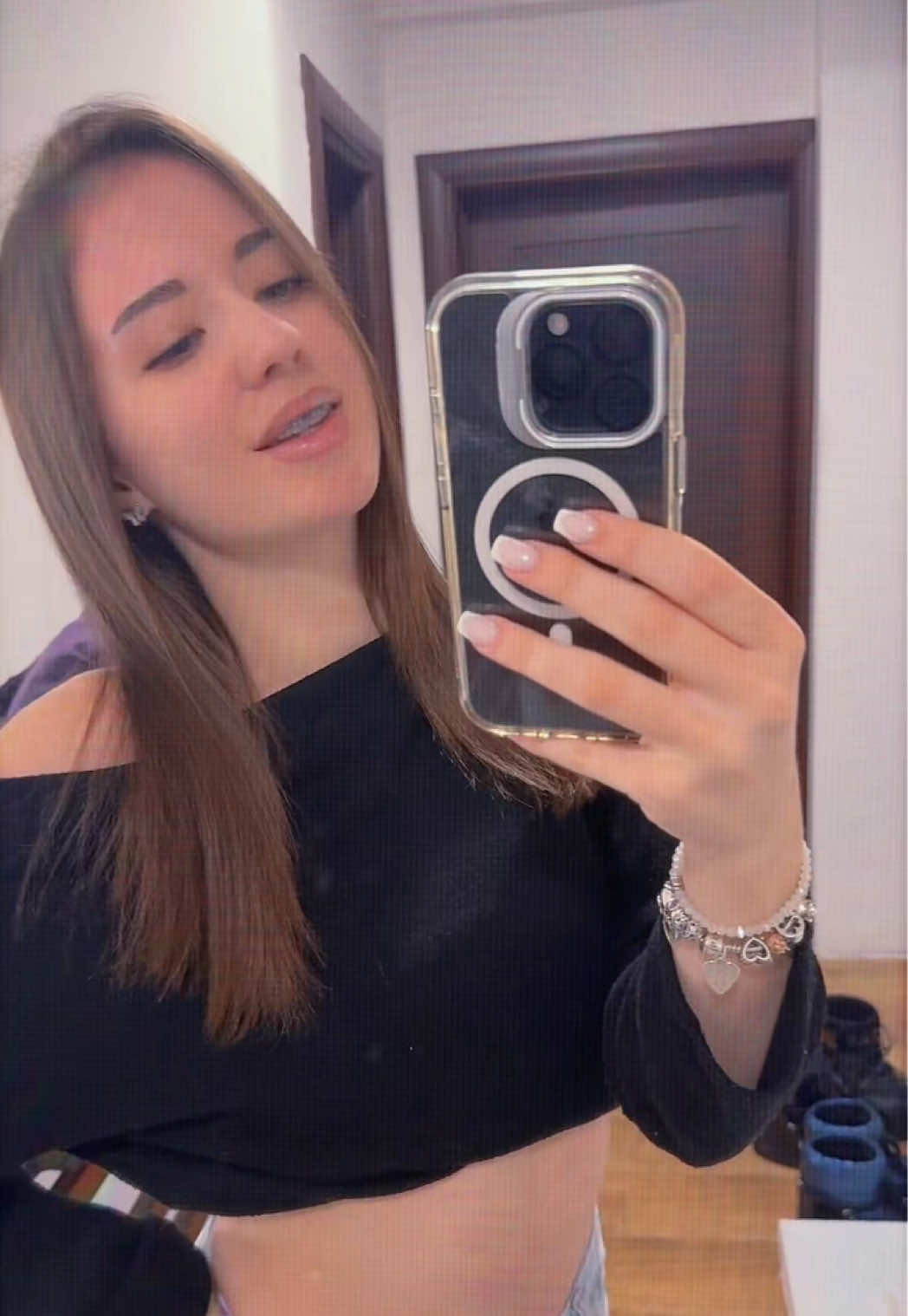 @𝒰