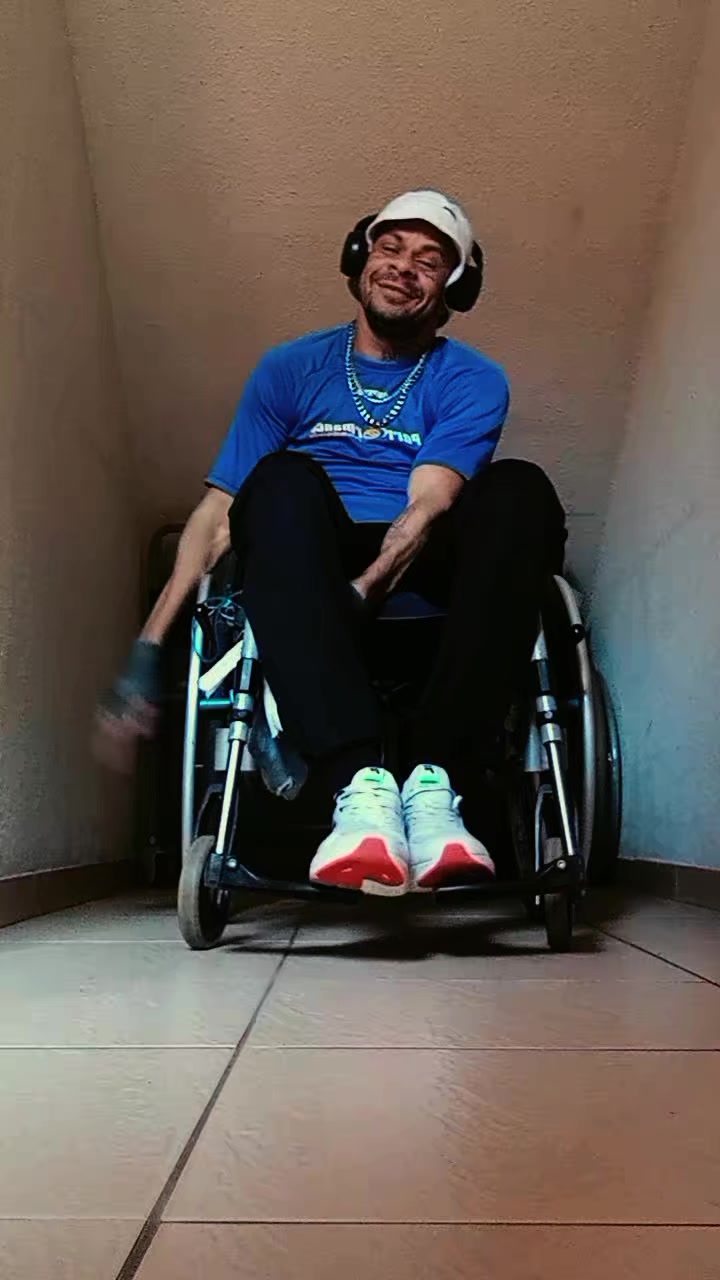 @Eita.Porra.Menoo