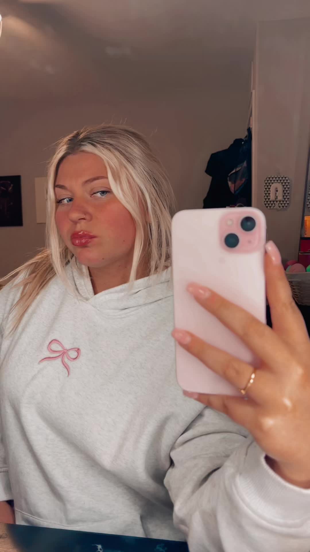 @alexalee2