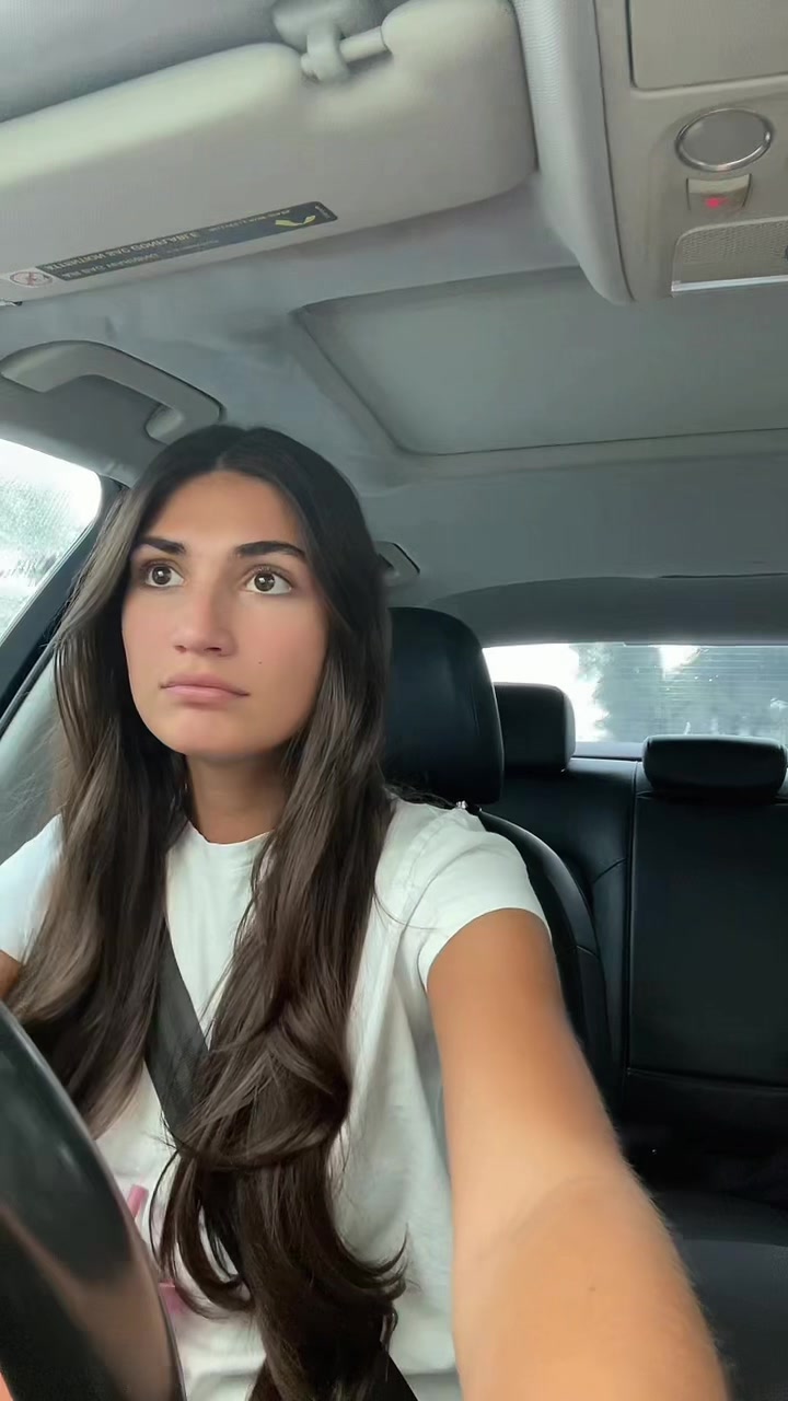 @carmenatealexa
