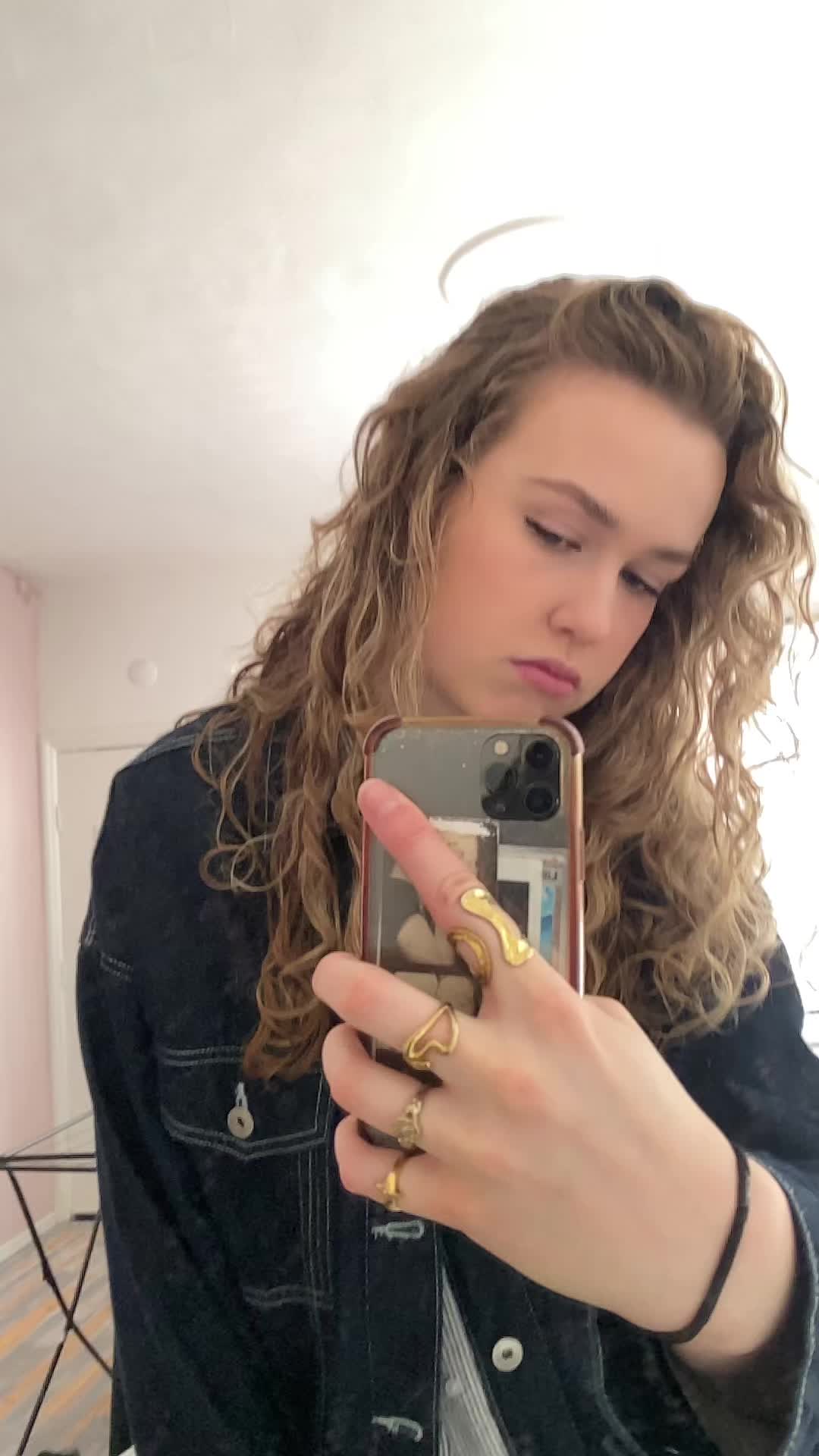 @Aimée <33