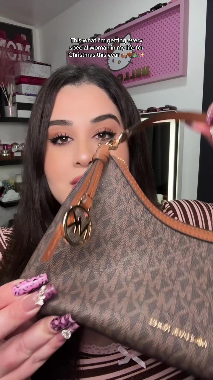 @Julie Approved 🎯