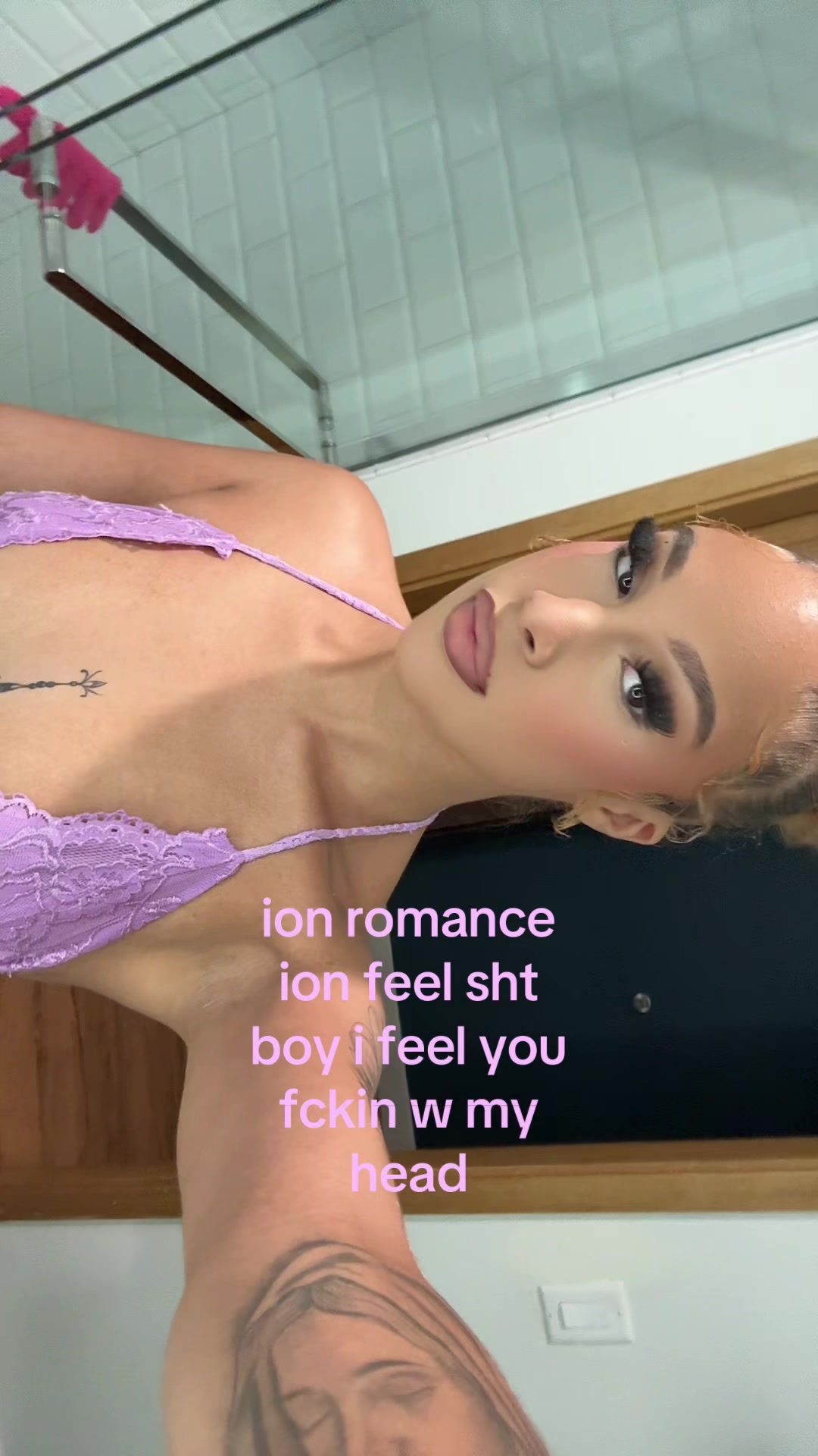 @niaakarrington