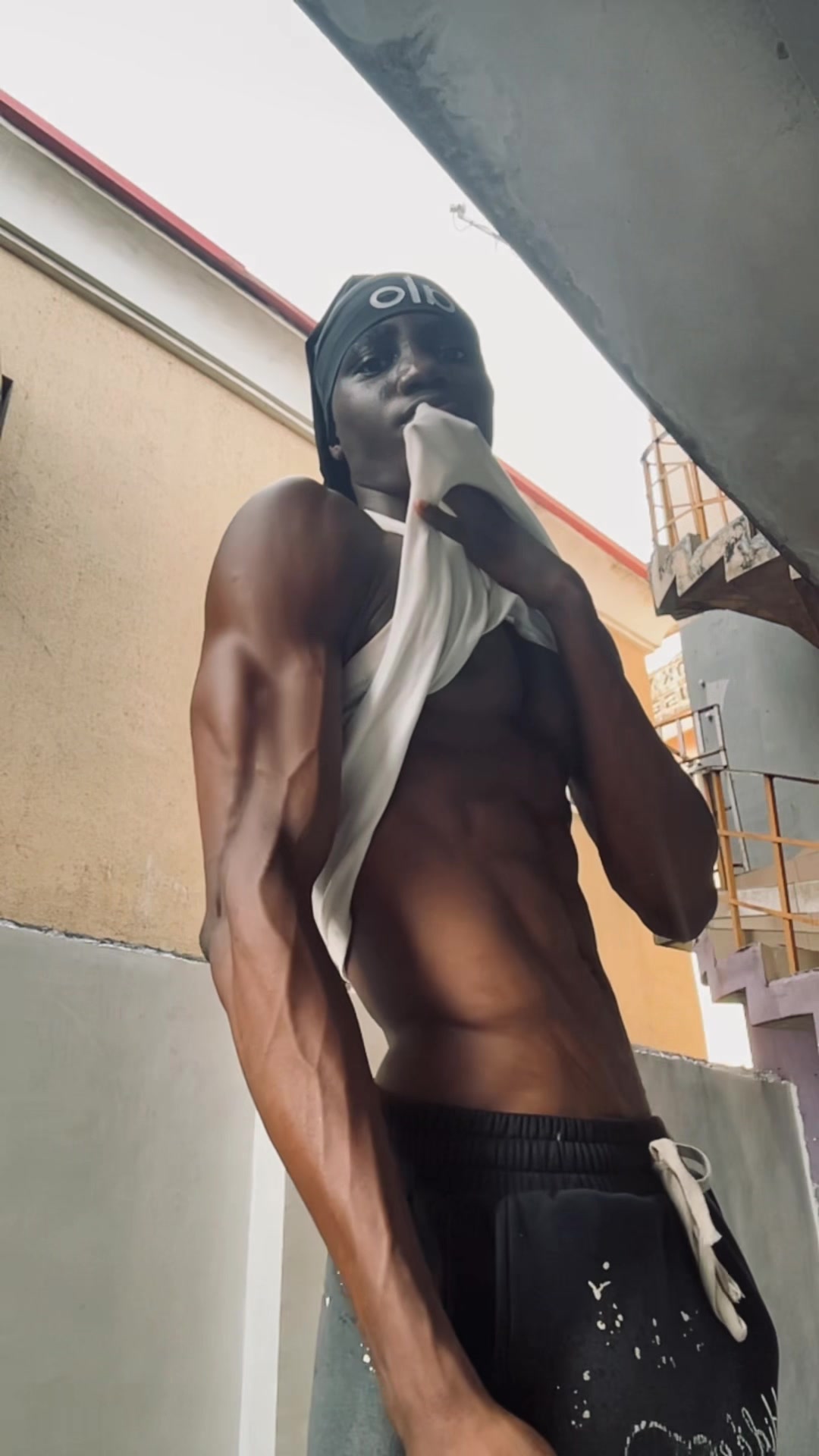 @blackgarou_