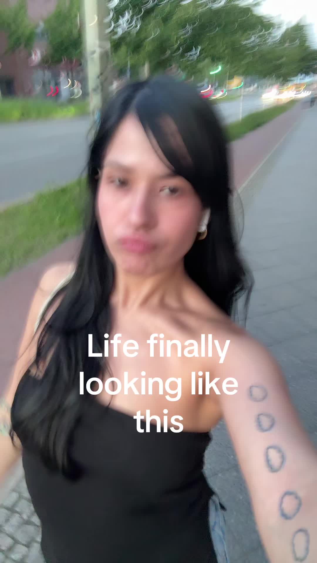 @■