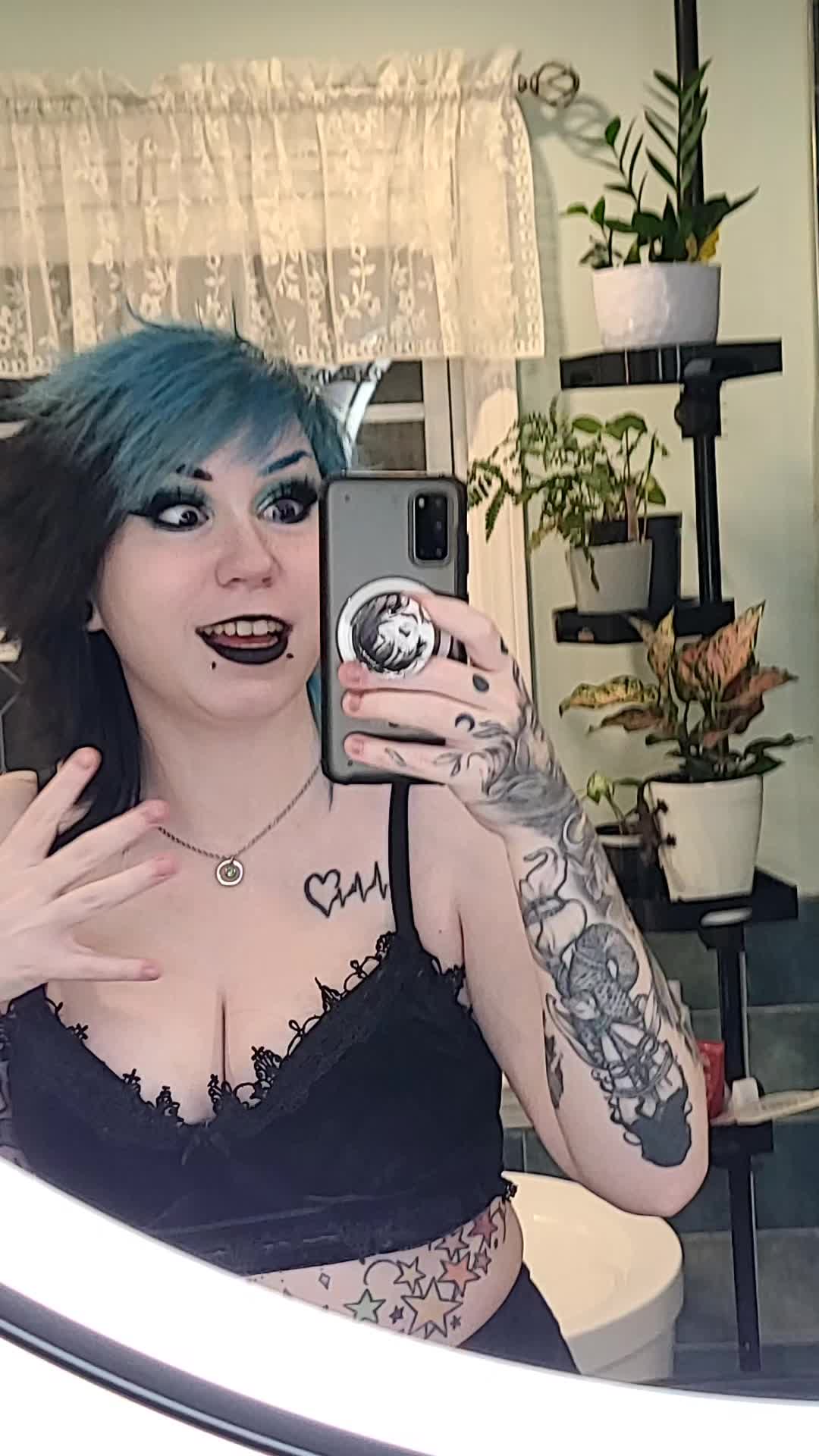 @Rainbow🏳️🌈Artist/Streamer🍃