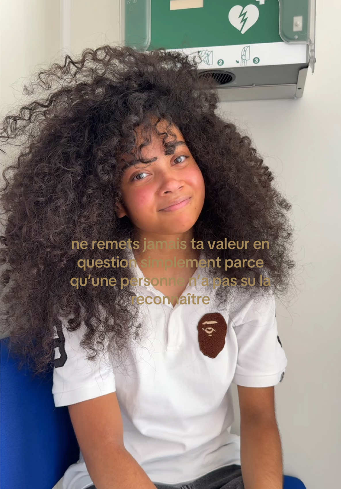 @emi'🚶🏽&zwj;♀️