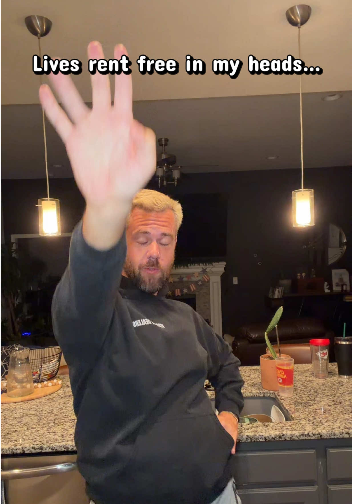 @travisleekc