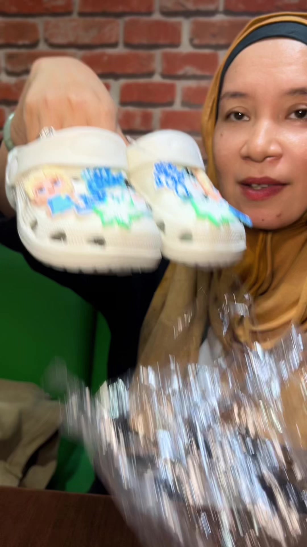 @LELI si paling TAS dan SANDAL