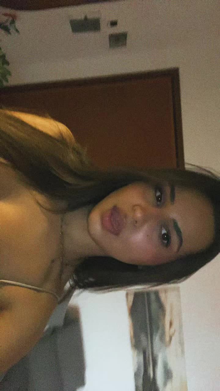 @𝑽𝒂𝒏𝒆𝒔𝒔𝒂🇦🇱