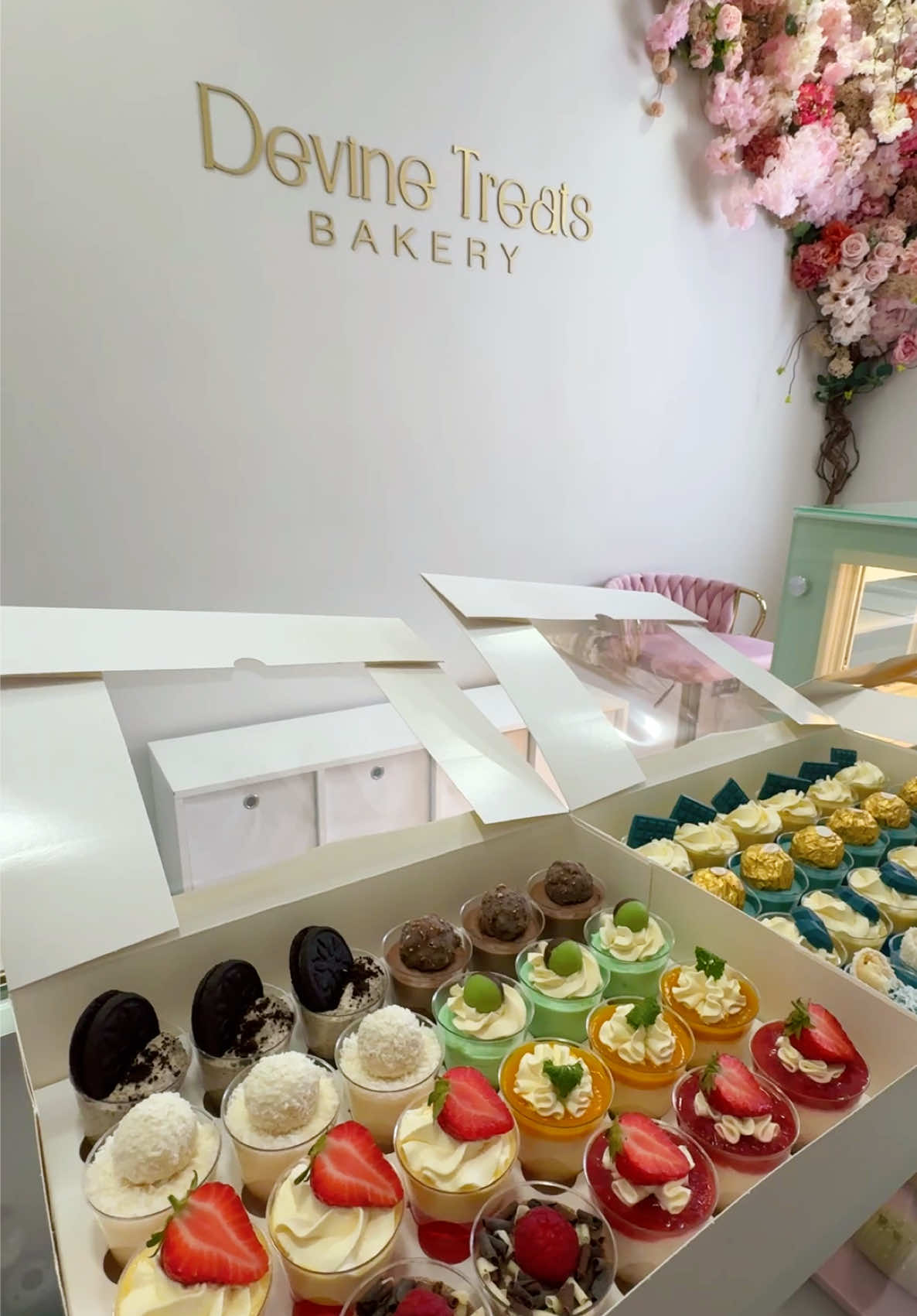 @devinetreatsbakery