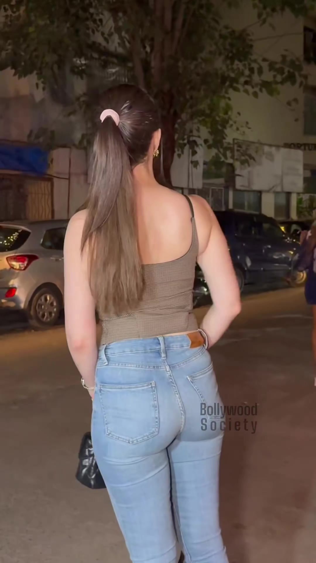 @ᗷᴏʟʟʏꪝᴏᴏƊ