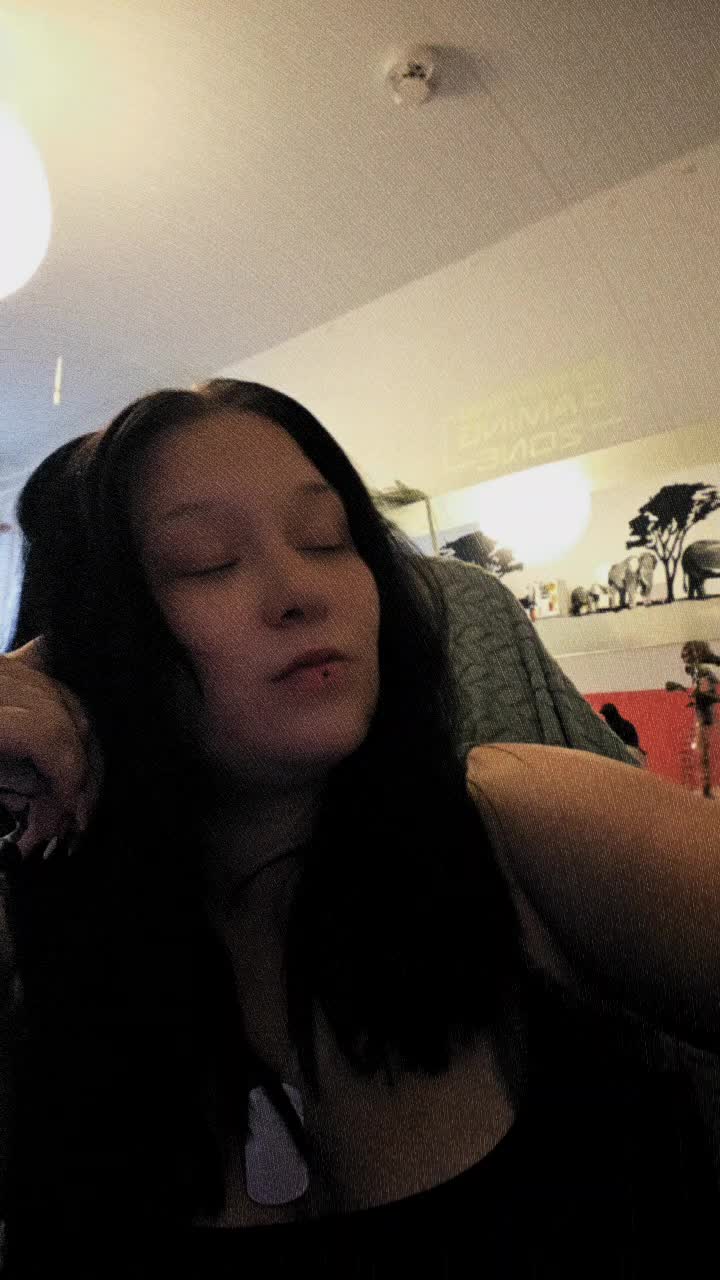 @💥Creepy🦋《Nicht die deine》💯