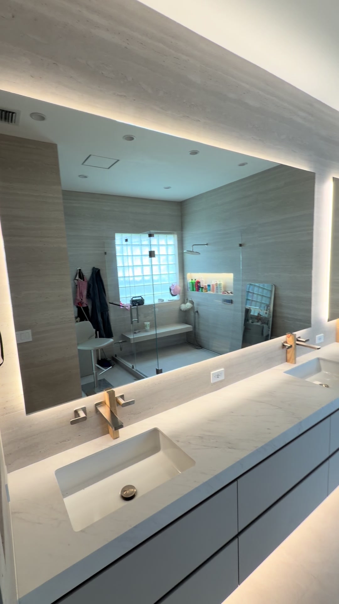 @Lion Shower Doors