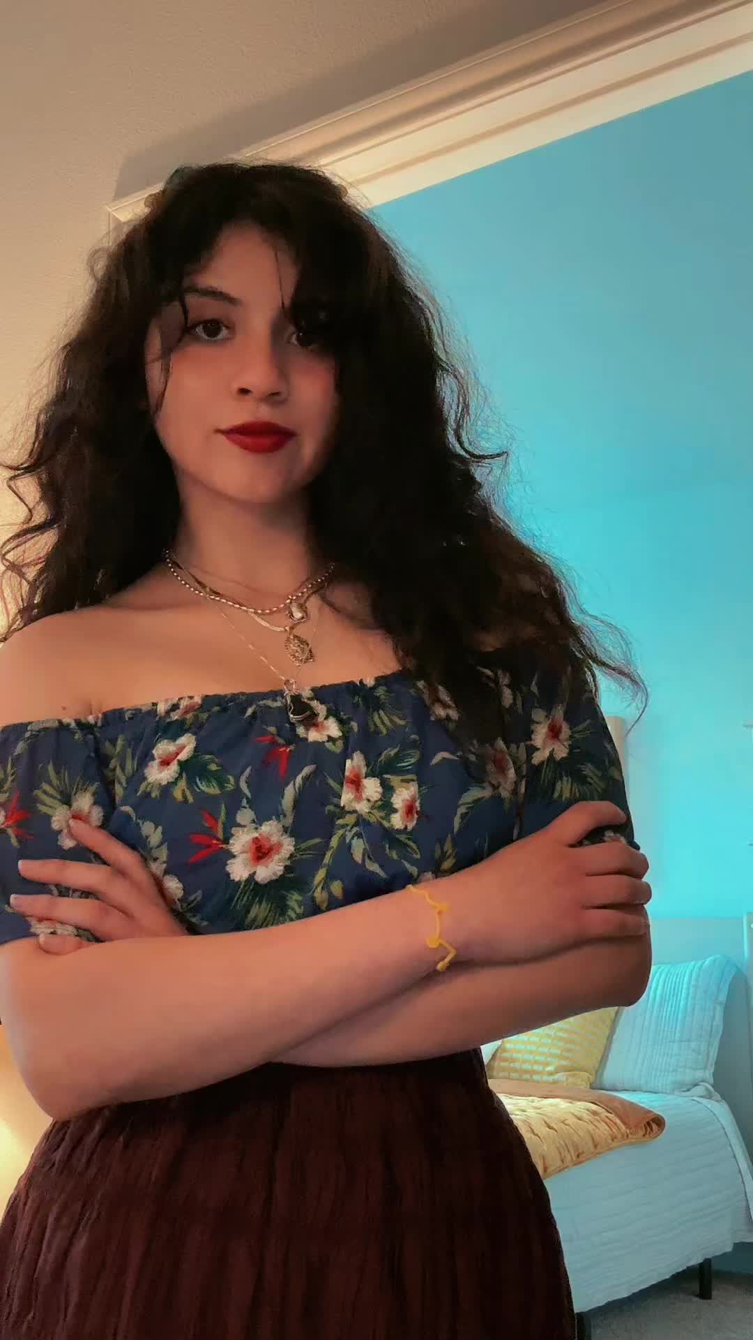 @(๑>◡<๑)