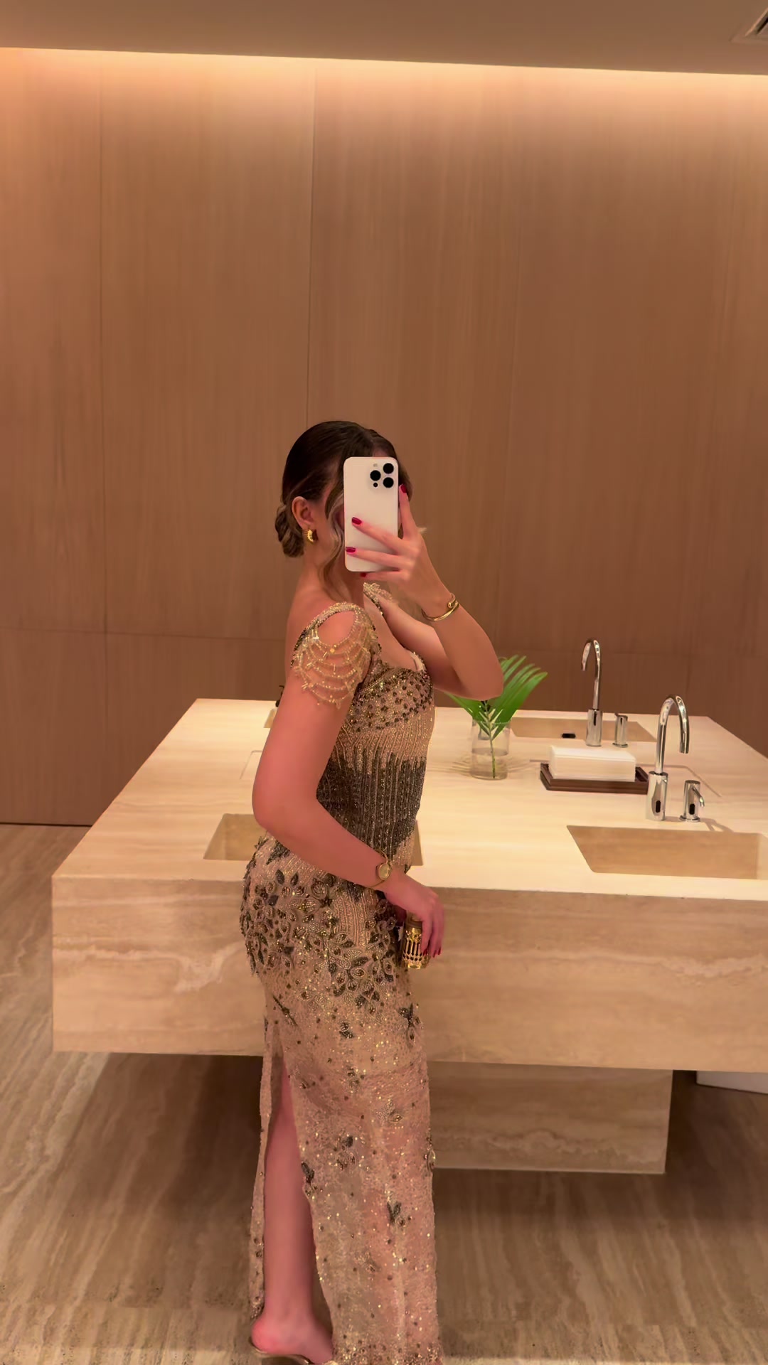 @لبنى