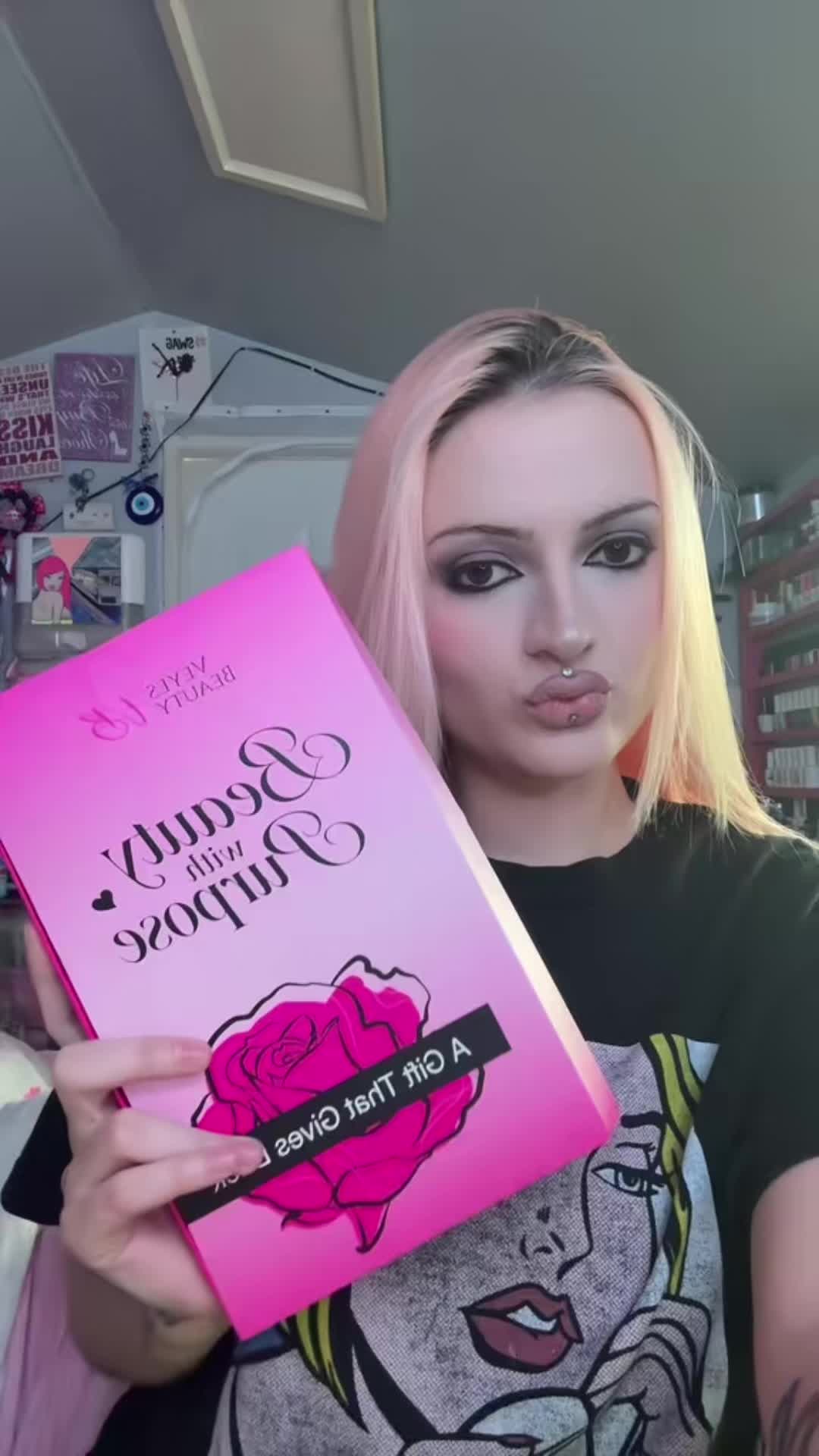 @elionathequeen_