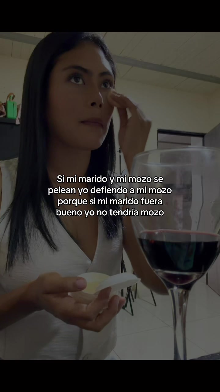 @soyhillary_04