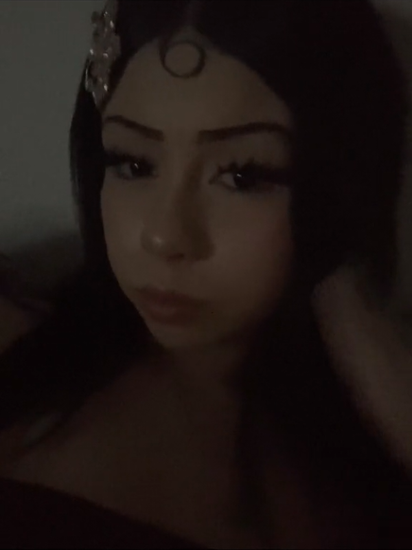 @^,,^