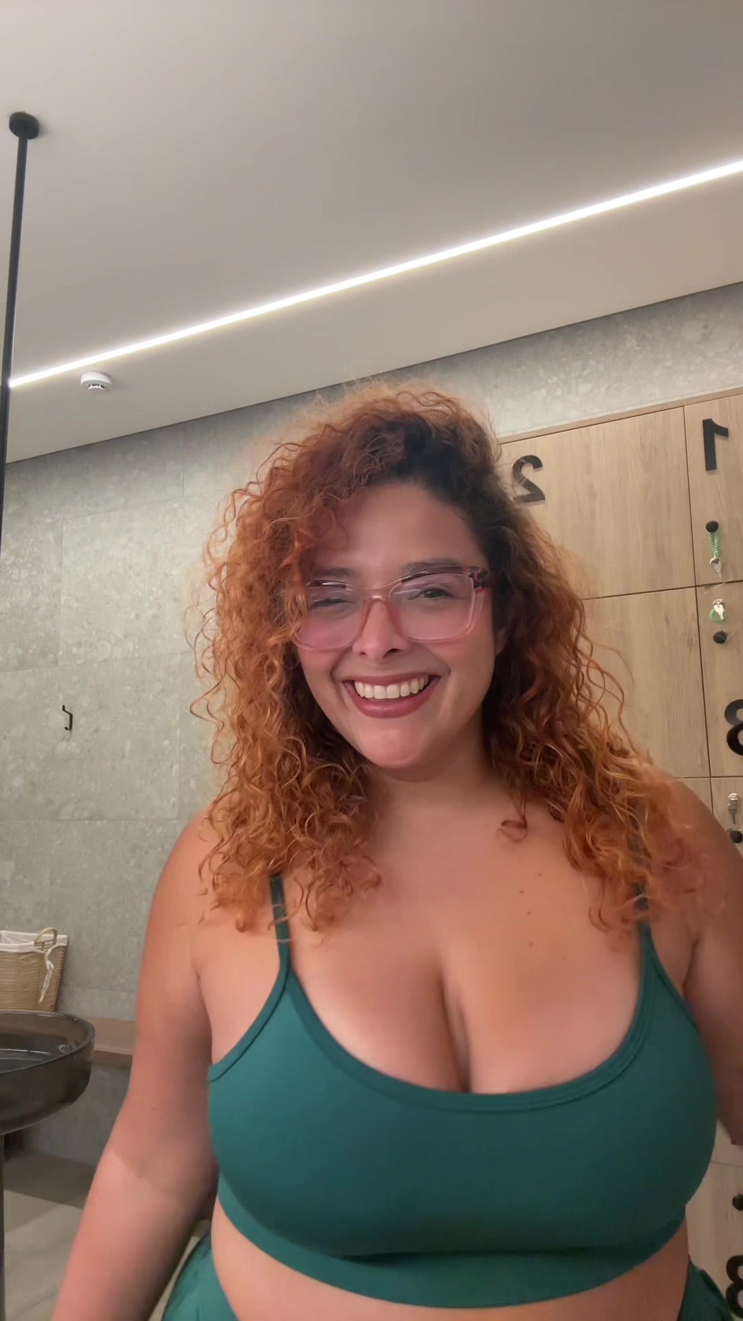 @Laliconsumelocal
