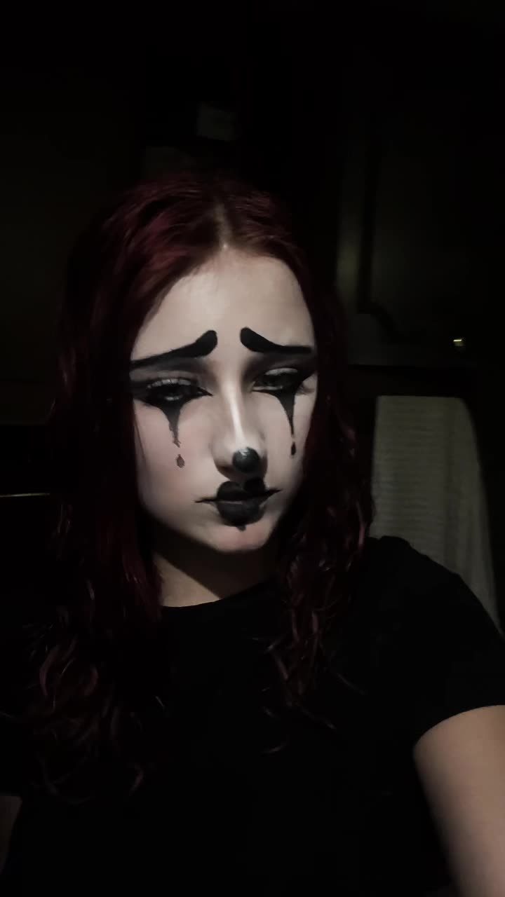 @👻