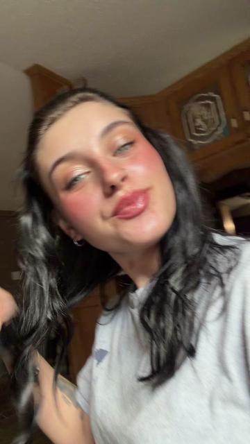 @CARLIE✝️