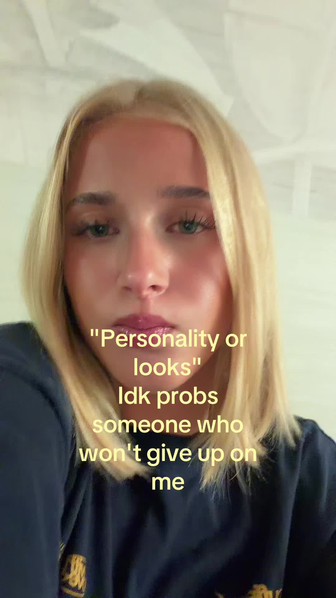 @theelliebarker