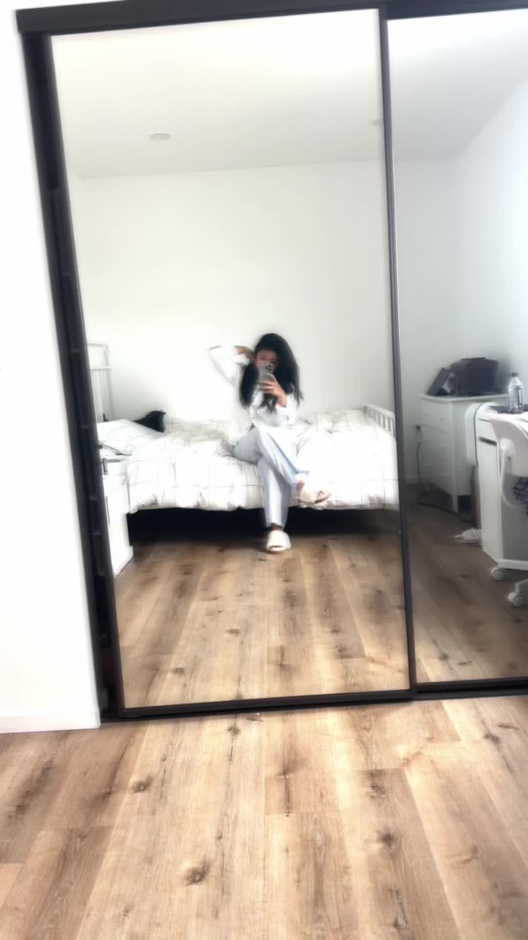 @mona