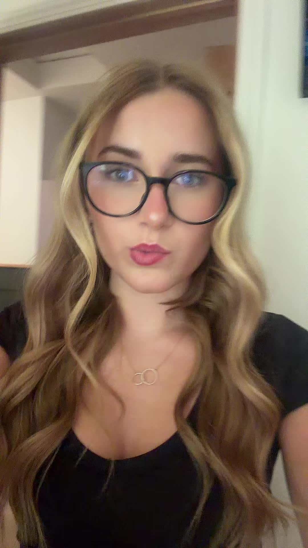 @🦄