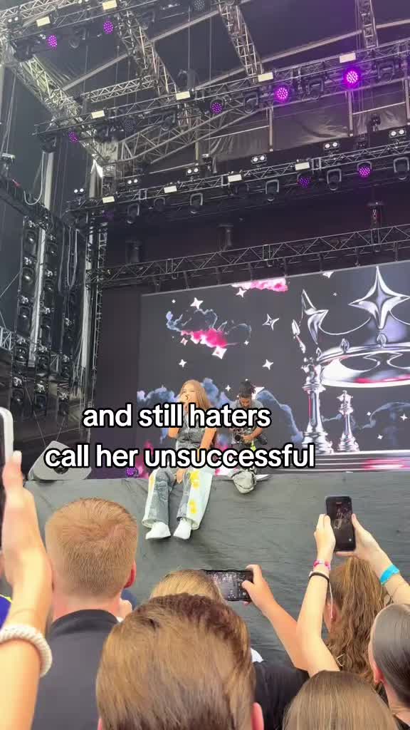 @𝐄𝐌𝐈𝐋𝐋𝐘