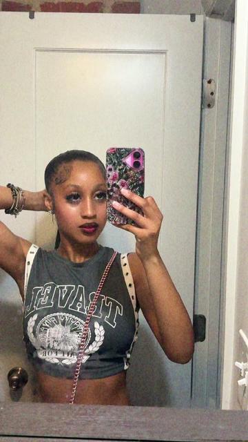 @Nia Simone