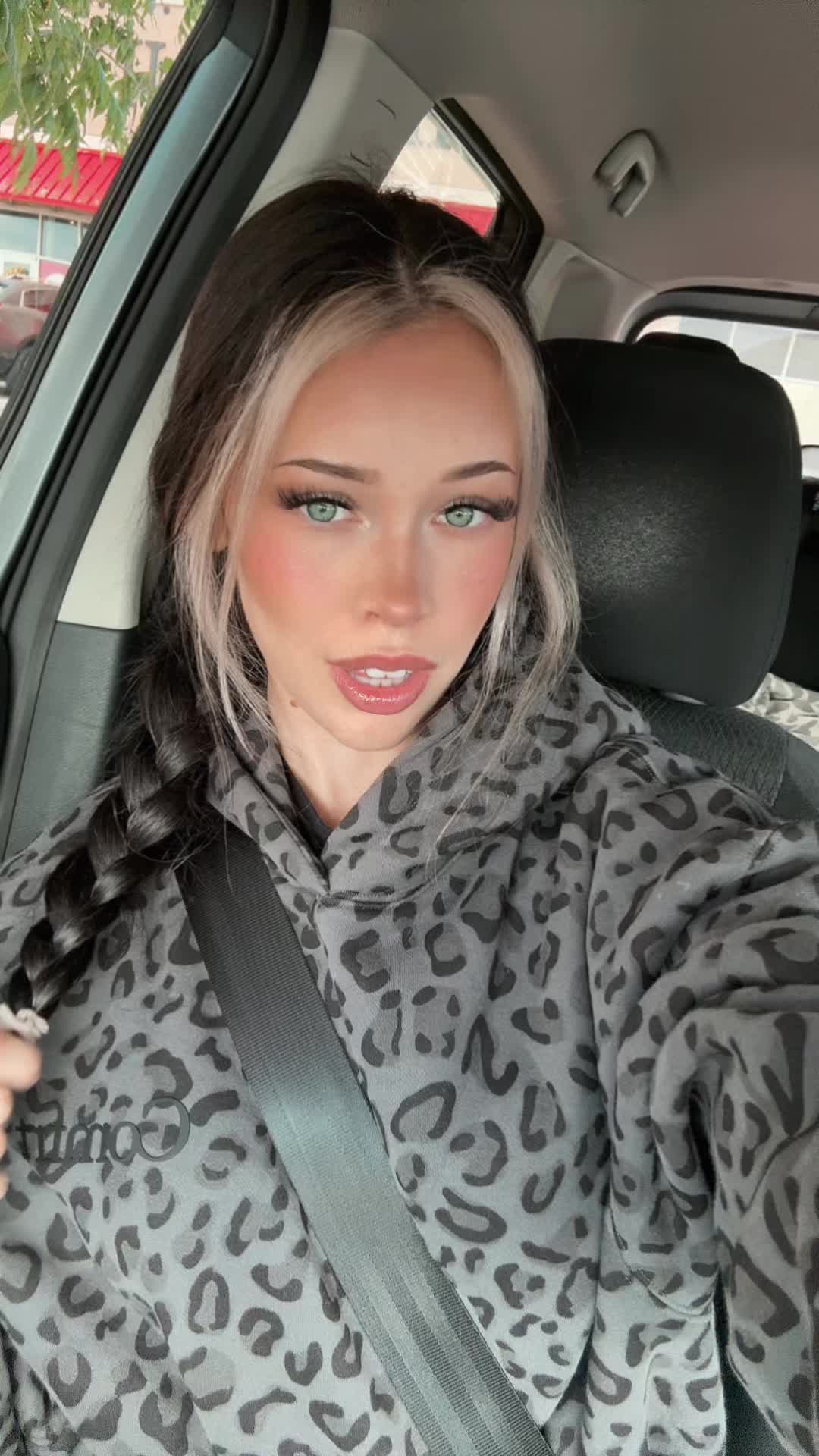 @Ava