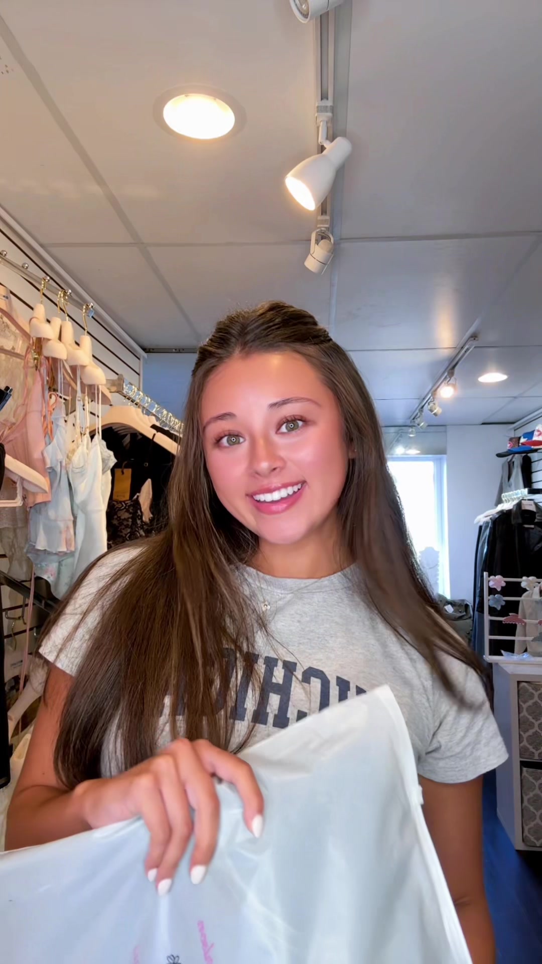 @OnFemme by Lindsey&rsquo;s Kloset