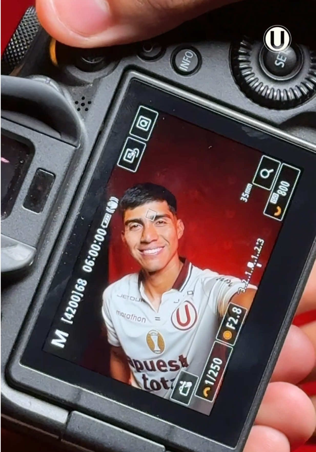 @Universitario
