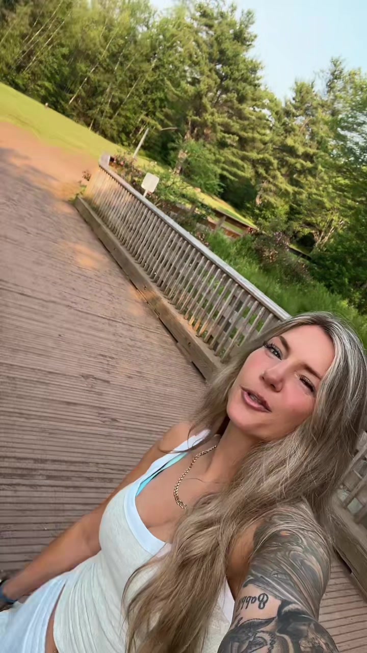 @cryssleb_