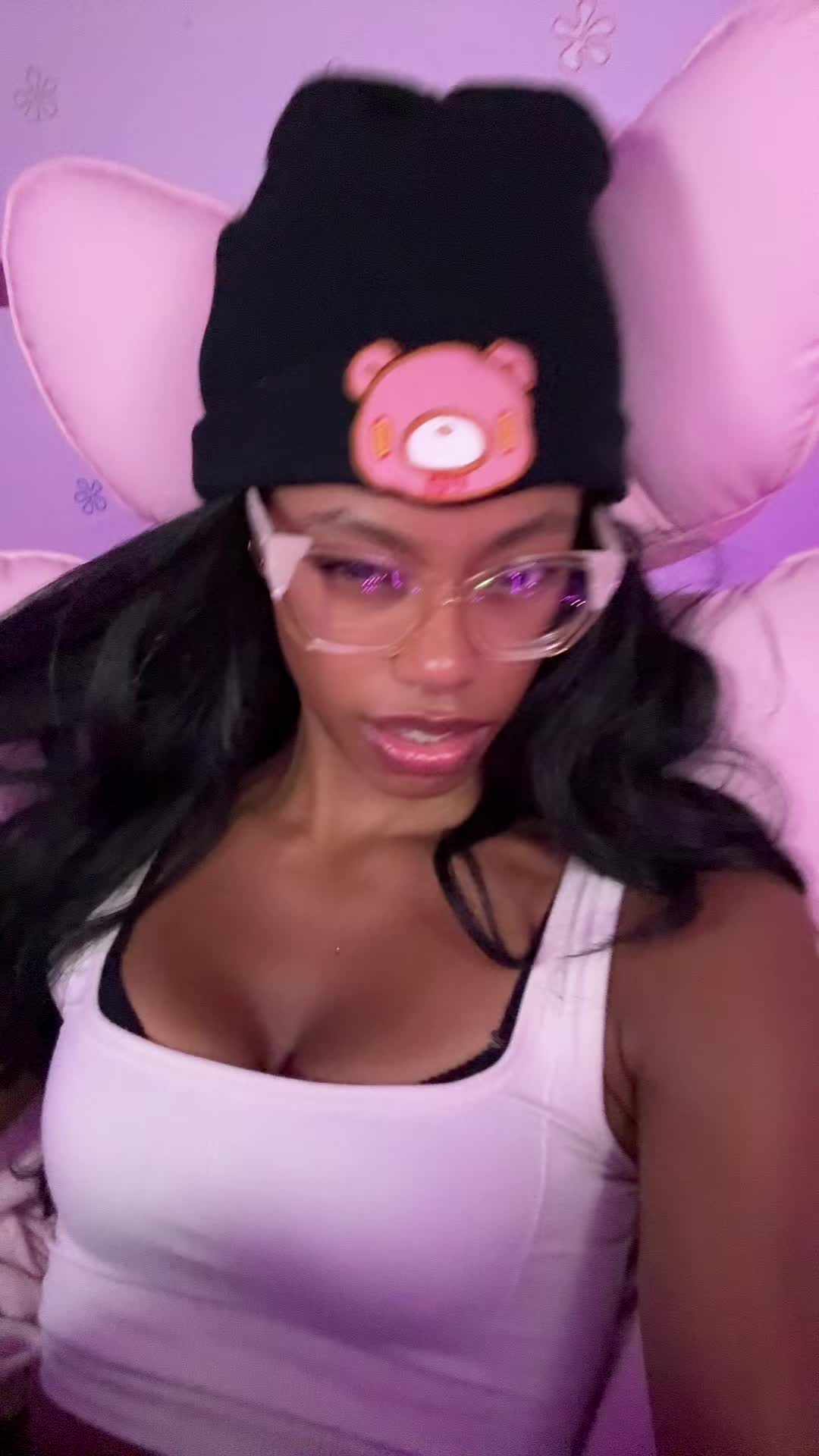 @moenimee