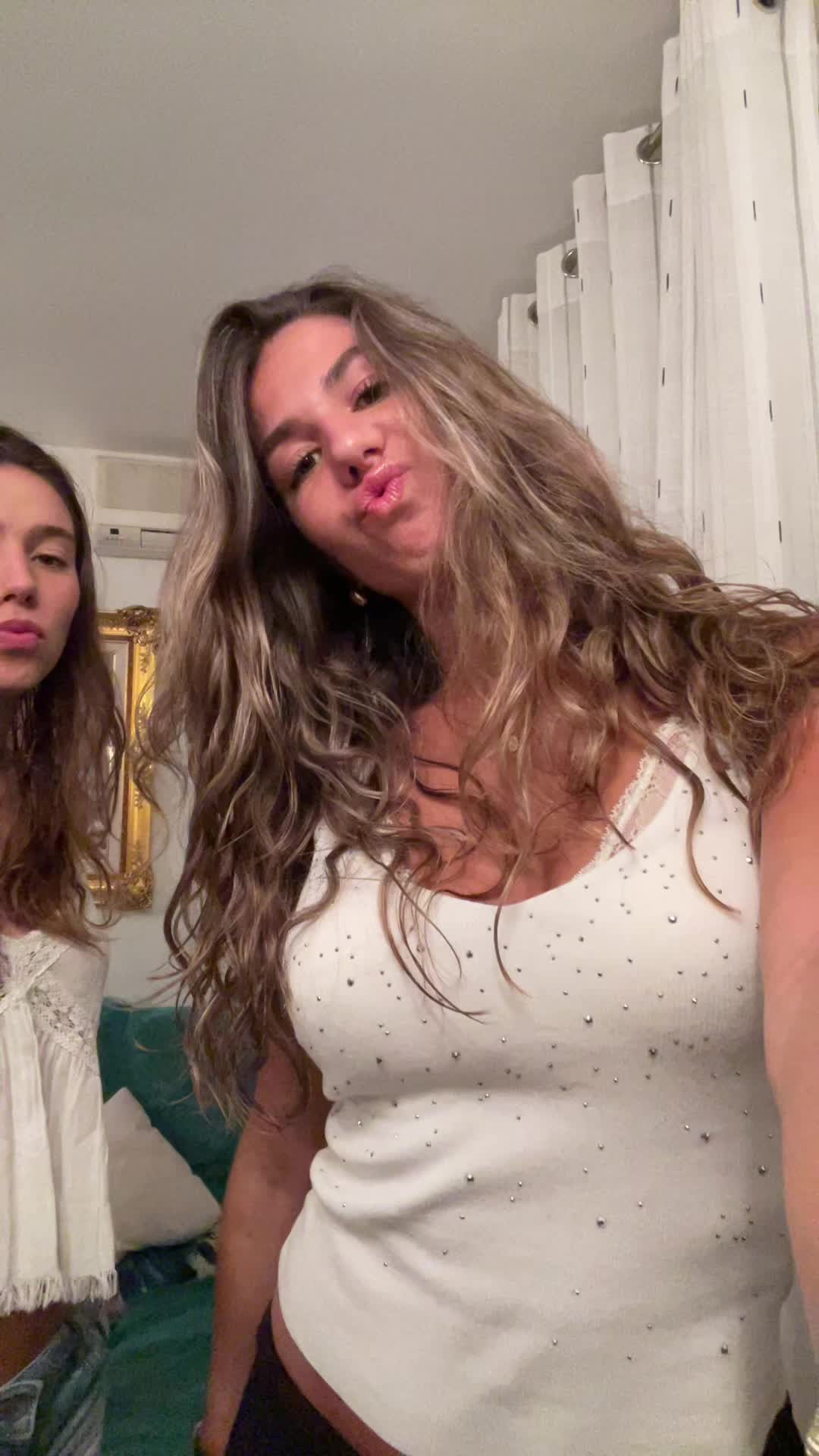 @júlia