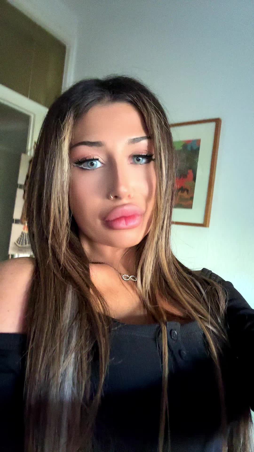 @𝑁𝑖𝑙𝑎𝑦♡