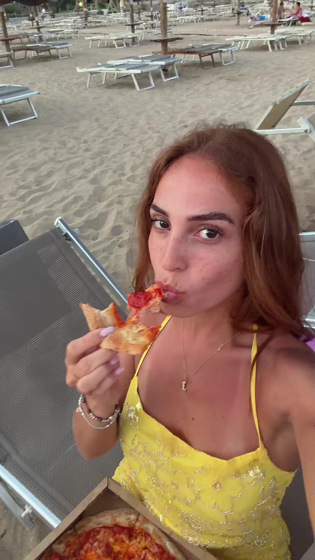 @D&aacute;lila