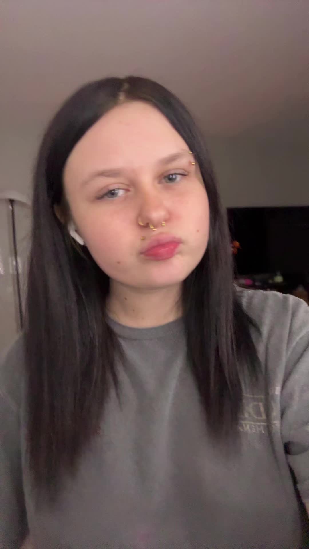 @ella018329
