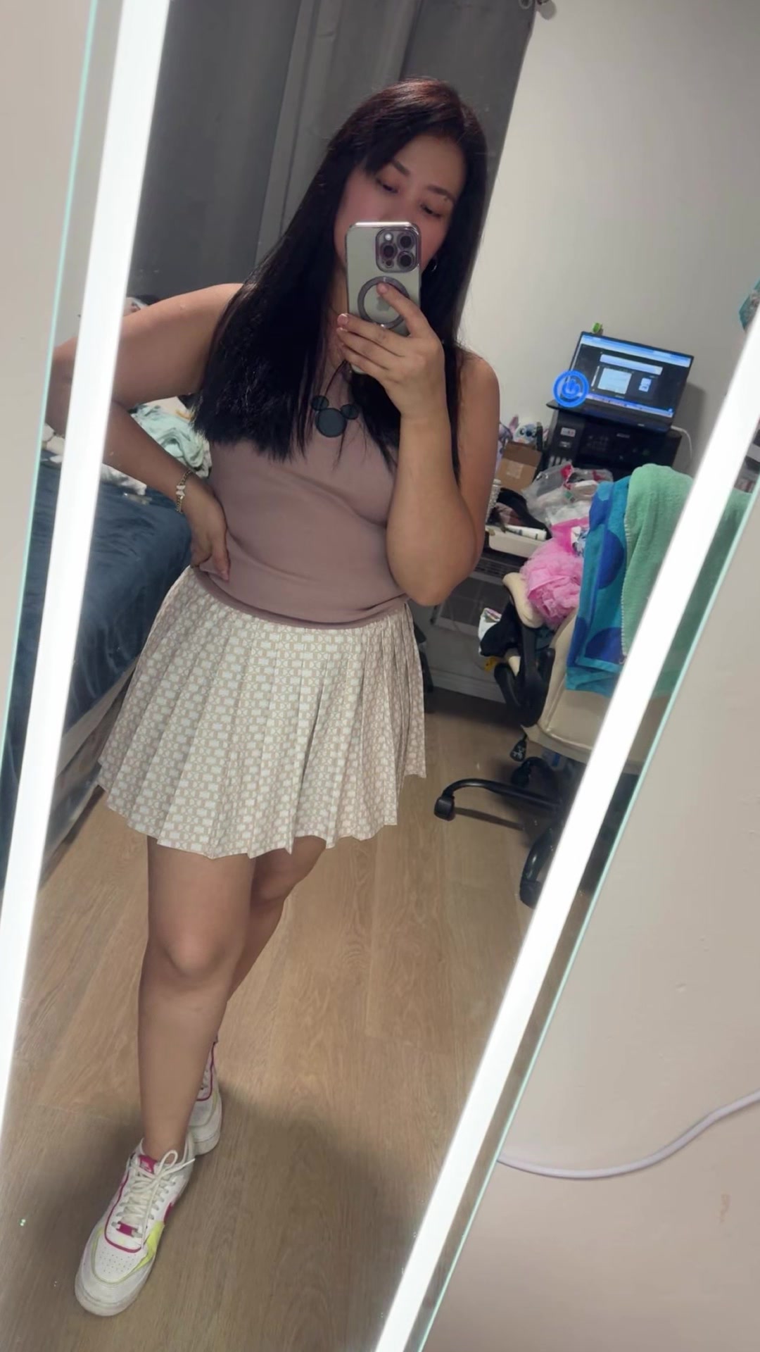 @EsmeraldaDeras_93