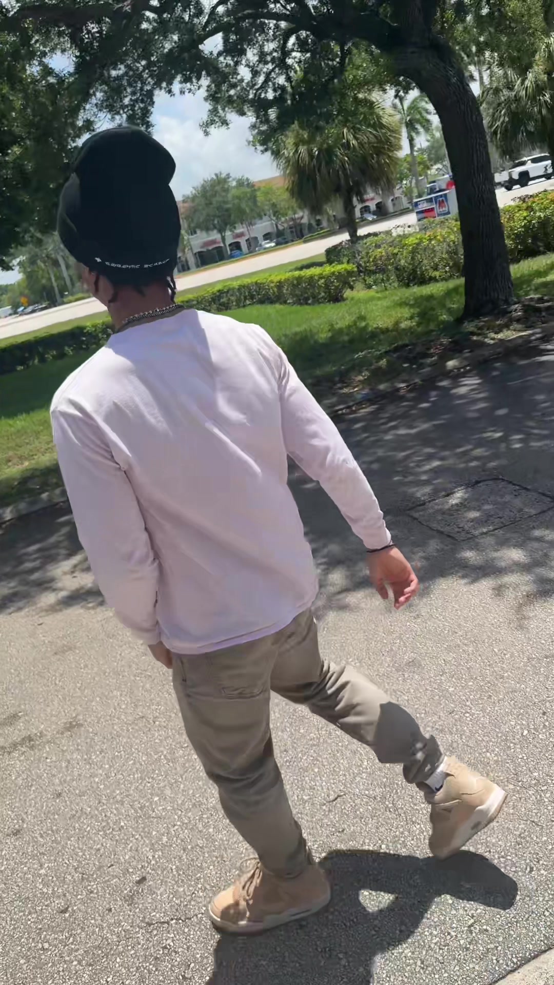 @jayvghn