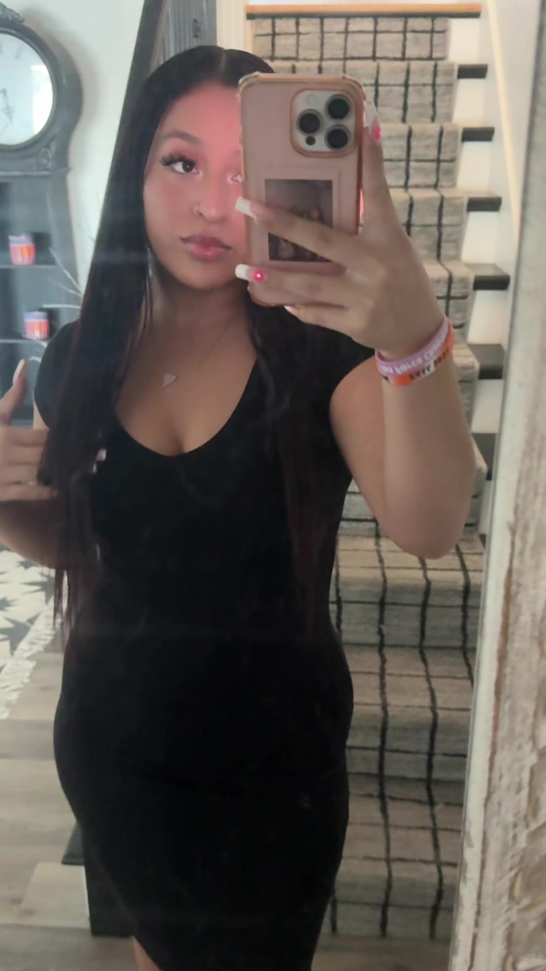 @ava<3