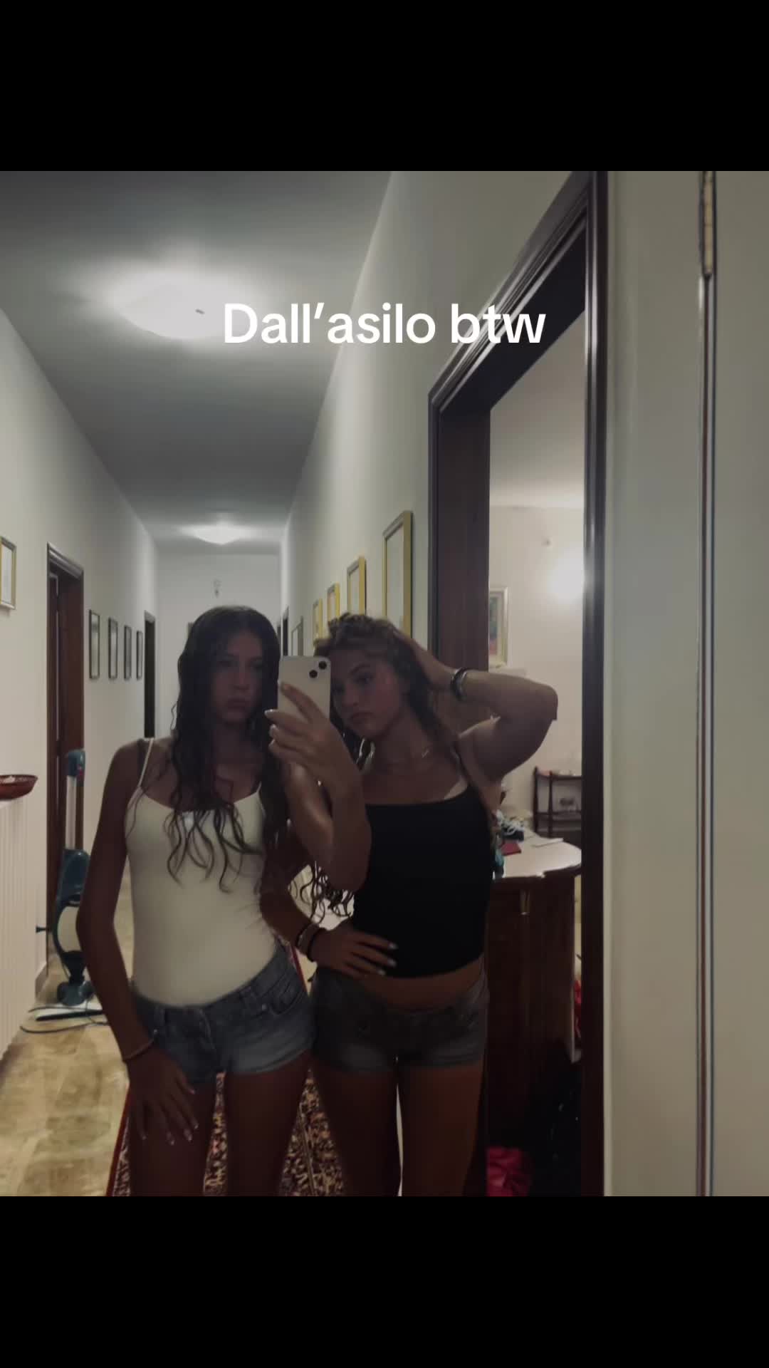 @Twin bitches👯♀️
