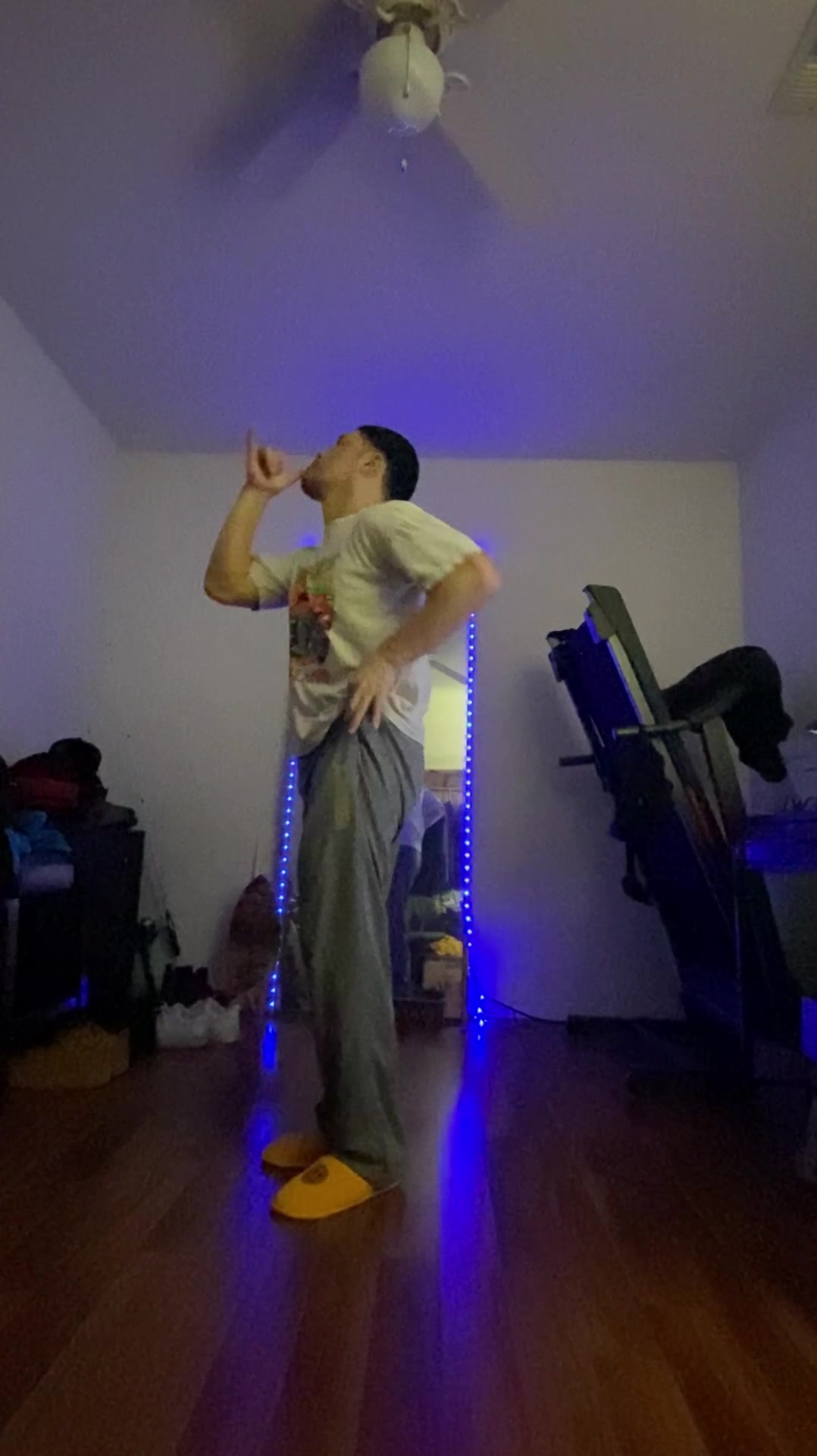 @isaacsaesee