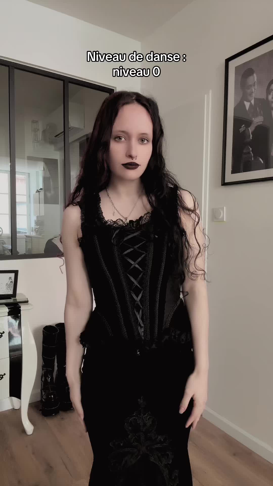 @🦇 𝔐𝔞𝔯𝔦𝔫𝔢 - Goth Girl